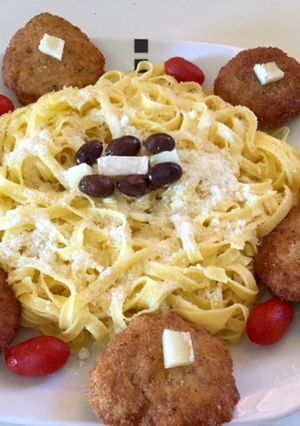 Foto principal de Tagliatelle con mini hamburguesas de pollo