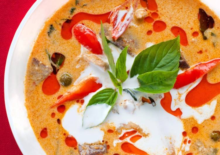 Get Lunch of Vegetable Red Thai Curry