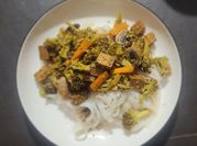 Una foto de brocoli con tofu