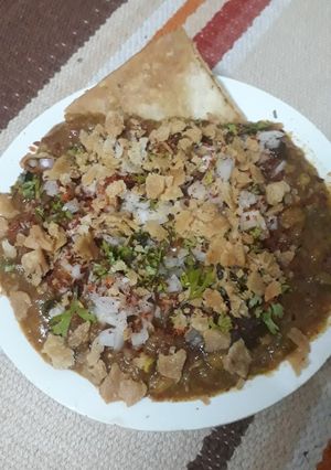 खट्टी मीठी टमाटर चाट (Khatti meethi tamatar chaat recipe in hindi) रेसिपी मुख्य फोटो