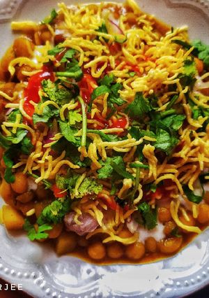 আলু টিক্কি ছোলে চাট (aloo tikki chole chaat recipe in Bengali) রেসিপির প্রধান ছবি