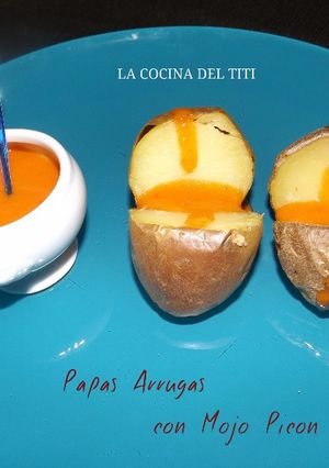 Una foto de Papas Arrugadas con Mojo Picón