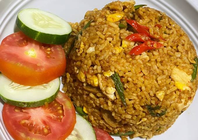 Bagaimana mengolah Nasi Goreng Bakso Pedas Manis, Bisa Manjain Lidah