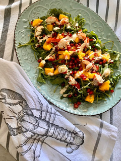 Una foto de Ensalada de bogavante cocido y frutas