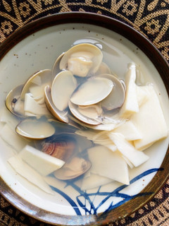 竹筍蛤蠣湯(低醣生酮餐)(家常好湯)(簡單料理)(電鍋料理) 的食譜成品照片