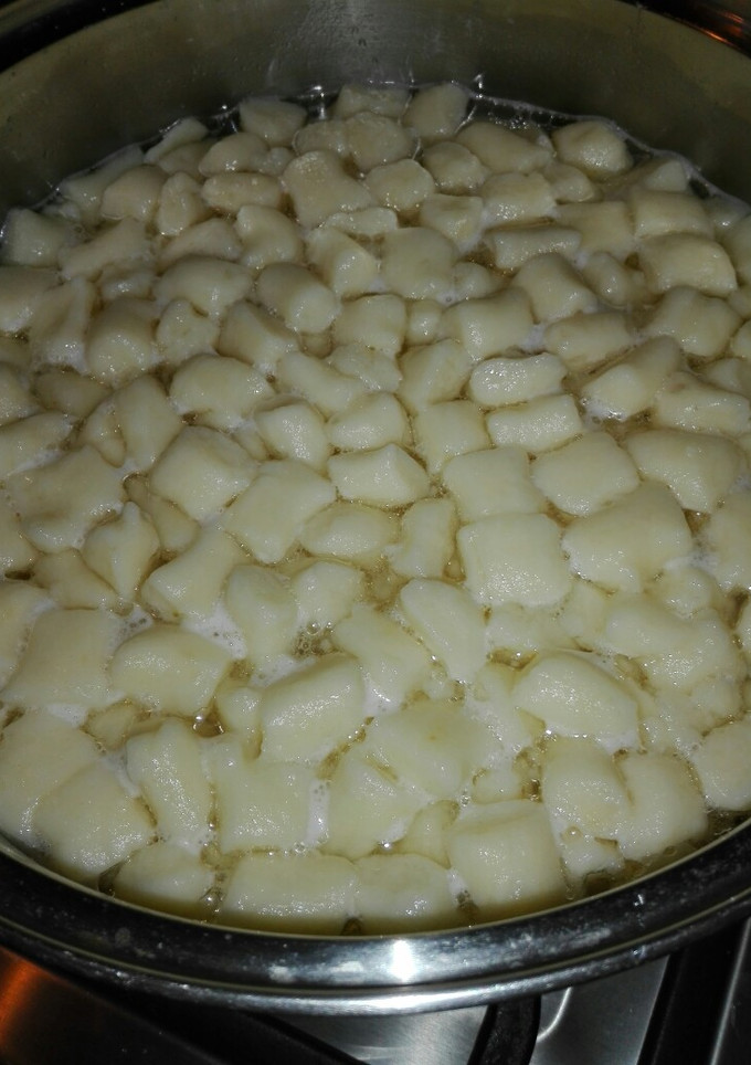 Una foto de Ñoquis de papa con salsa de tomate c/albóndigas