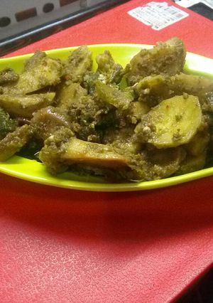A picture of Seyal bhindi.