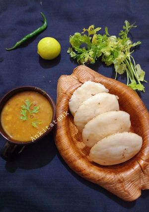 ઈડલી સંભાર (Idli Sambhar Recipe In Gujarati) રેસીપી મુખ્ય ફોટો