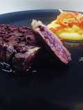 Entrecôte di Scottona con pepe rosa e riduzione di chianti e miele, e polentina con peperoni
