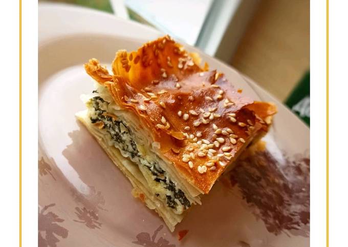 Бурек — пирог из теста фило с творогом и сыром