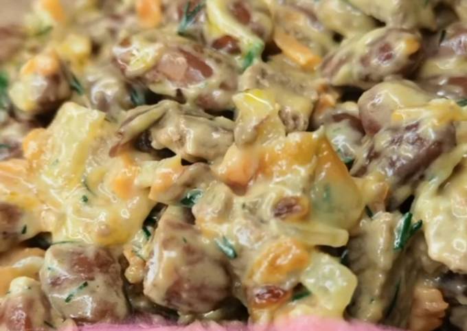 Салат с говяжьей печенью и отварной фасолью