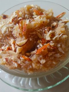 રવા નો શિરો (Rava Sheera Recipe In Gujarati) રેસીપી મુખ્ય ફોટો