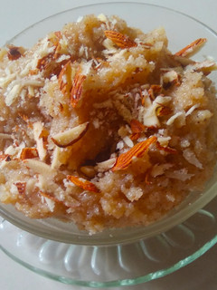 રવા નો શિરો (Rava Sheera Recipe In Gujarati) રેસીપી મુખ્ય ફોટો