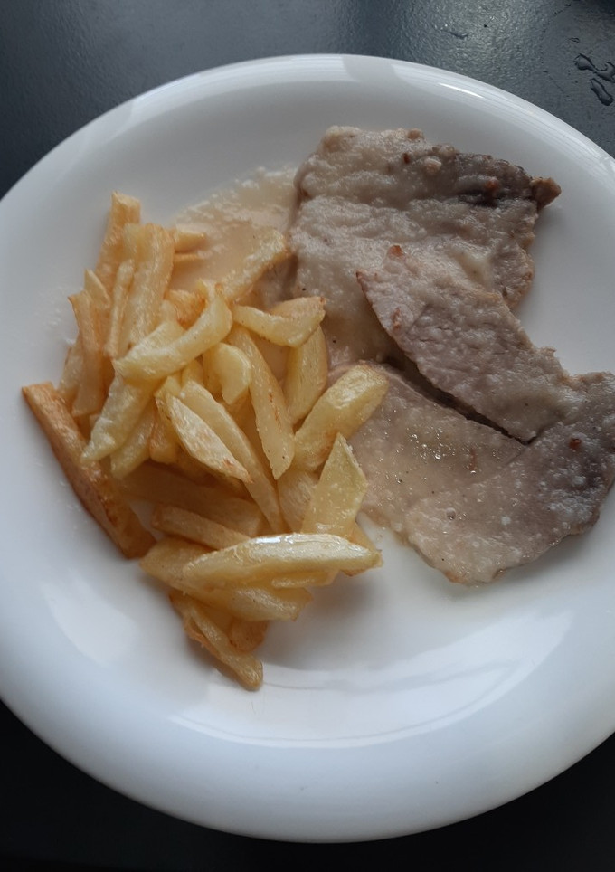 Una foto de Codillo asado en salsa