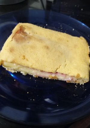 Una foto de Torta de fiambre y queso con masa licuada y sin gluten