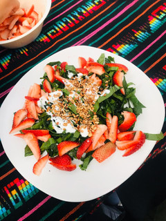 Una foto de Ensalada de fresa con nuez