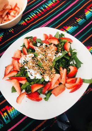 Una foto de Ensalada de fresa con nuez