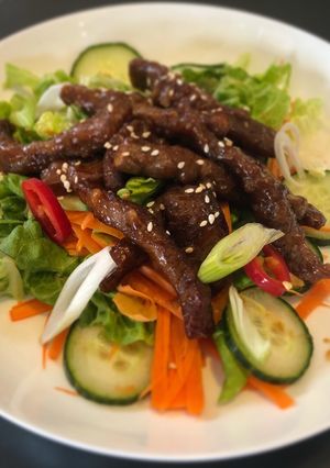 A picture of Crispy Fried Beef Salad.