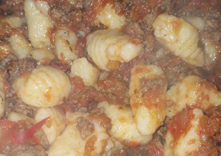 Ñoquis caseros con bolognesa