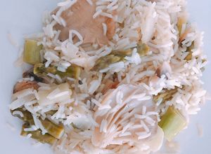 Una foto de Arroz con setas y verduras delicioso