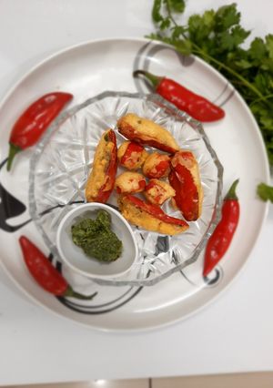 સ્ટફ લાલ મરચા ( Stuffed Red Marcha Recipe in Gujarati રેસીપી મુખ્ય ફોટો