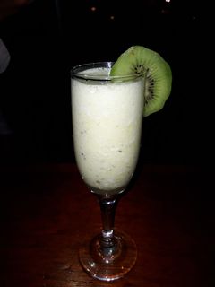 Una foto de Cóctel de kiwi (kizzwy)