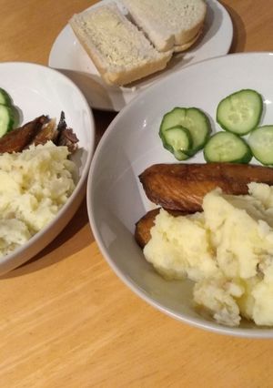 A picture of Mackerel and mash.