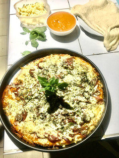 Una foto de Pizza en horno de leña 🧑🏻🍳