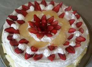 صورة لوصفة كاتو بالفراولة والاناناس