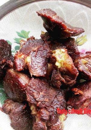 A picture of How to seasoned meat.