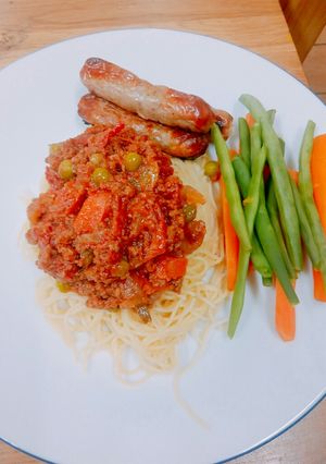 A picture of Spaghetti bolognese with sausages - Abujamoms.