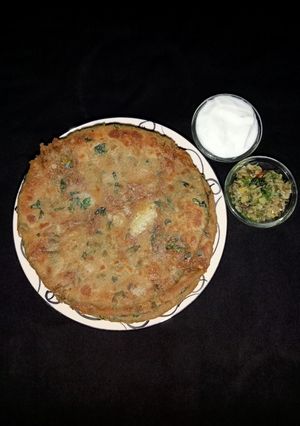 A picture of Aloo Methi Paratha.