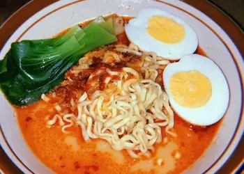 Gampangnya Bikin Spicy Milk Ramen / Ramen Pedas Sederhana / Mie Kuah Pedas Kental Ala Warteg