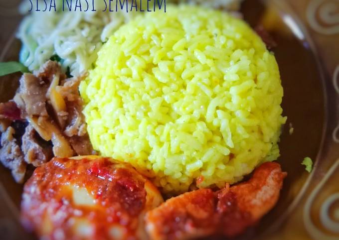 Nasi kuning dari sisa nasi semalem