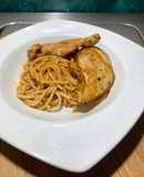 Spaghetti con salsa de jitomate y pechugas de pollo a la @jauregrill