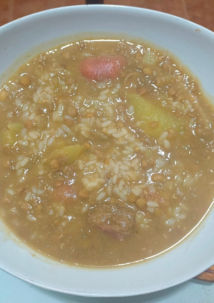 Una foto de Lentejas con arroz muy fácil