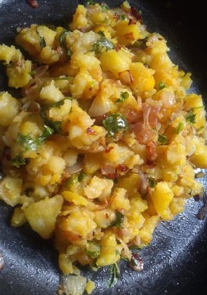 हेल्दी और टेस्टी आलू फ्राई (Healthy aur tasty aloo fry recipe in रेसिपी मुख्य फोटो