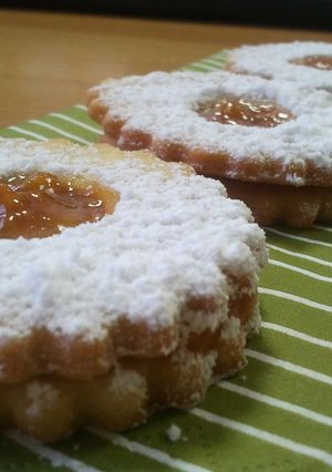 Nagyon omlós linzer recept fotója