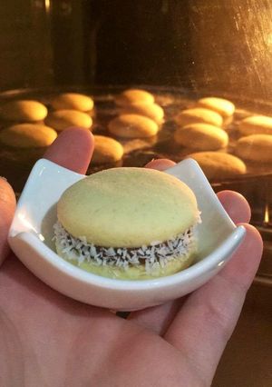 Una foto de Alfajores de maicena (Maru Botana)
