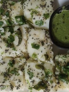 रवा ढोकळा (rava dhokla recipe in marathi) रेसिपी चे मुख्य फोटो 