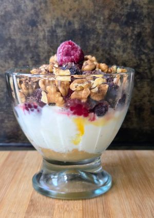 Una foto de Copa saludable de yogur natural entero 🍹
