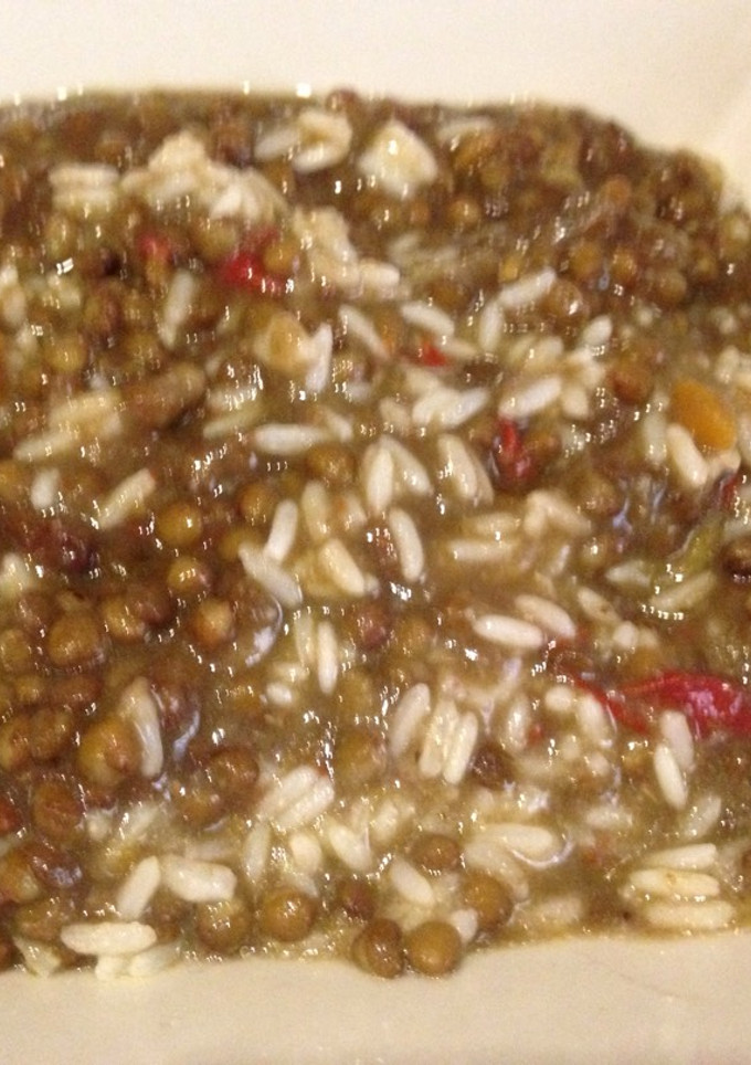 Una foto de Lentejas con arroz y morcilla extremeña
