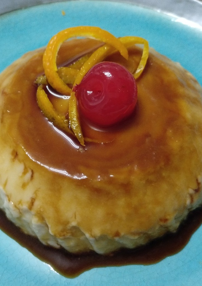 Una foto de Flan de queso crema y café