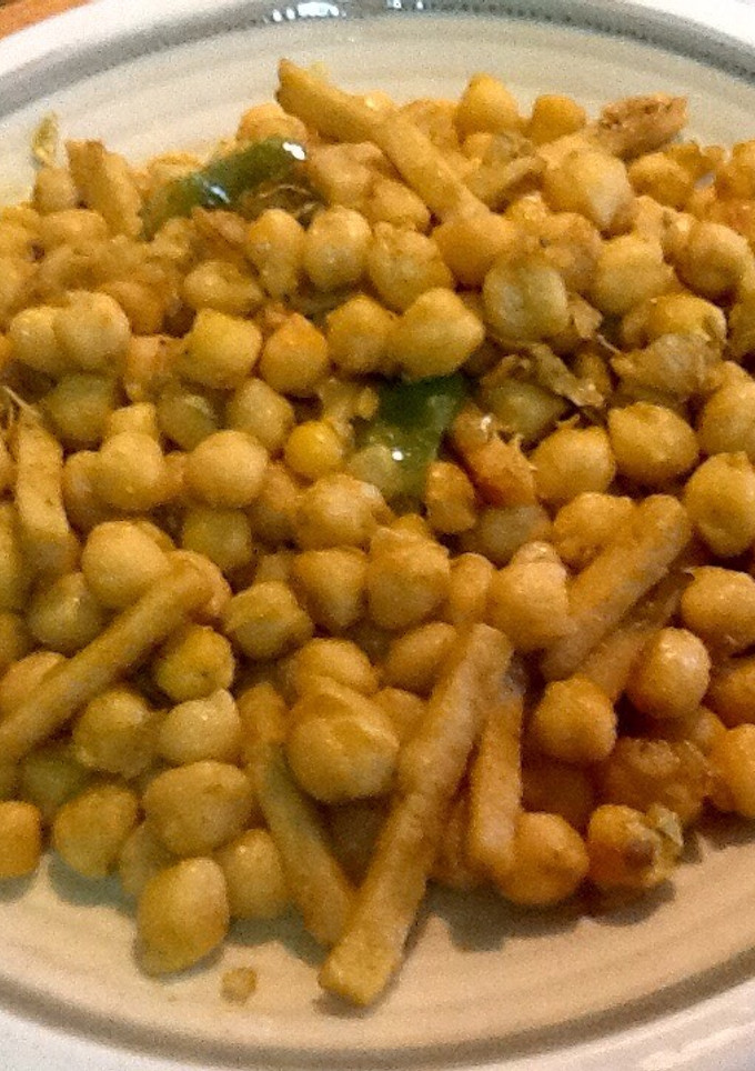 Una foto de Garbanzos indús con pollo y verduras