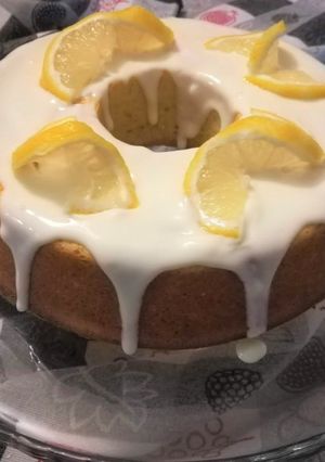 Foto de Bolo de Ricota e Limão com cobertura de Iogurte Grego