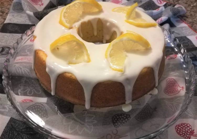 Bolo de Ricota e Limão com cobertura de Iogurte Grego