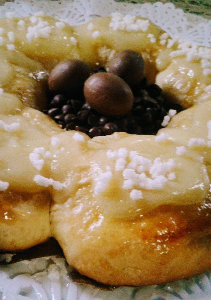 Una foto de Rosca de Pascua  rellena en bollitos
