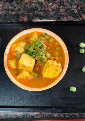 A picture of Quick Matar Paneer Curry.