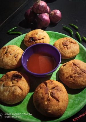 পেঁয়াজের খাস্তাকচুরি (Onion Khaasta kochuri recipe in Bengali) রেসিপির প্রধান ছবি