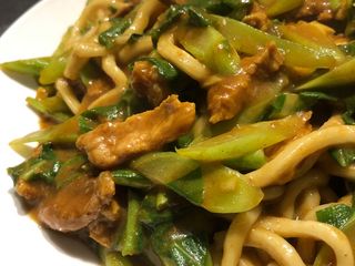 咖哩沙茶炒麵